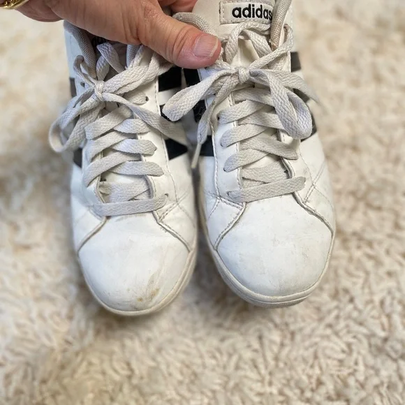 Adidas Classic White Sneakers with Black Stripes - Picture 9 of 9